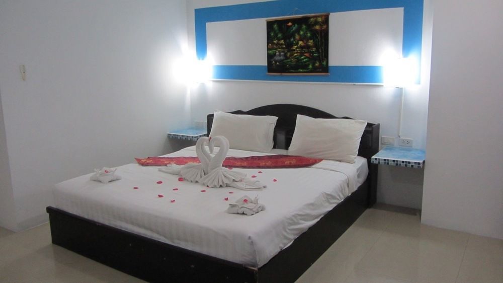 Happy Fish Guesthouse Patong Exterior foto